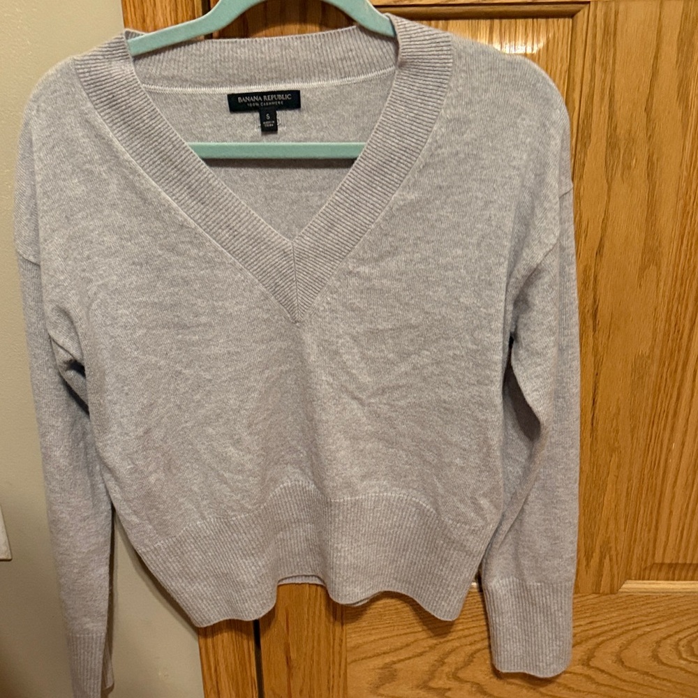 Banana Republic Light Gray V-Neck Sweater